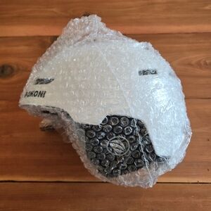 Ski & Snowboard Helmet For Adults - Size Medium White